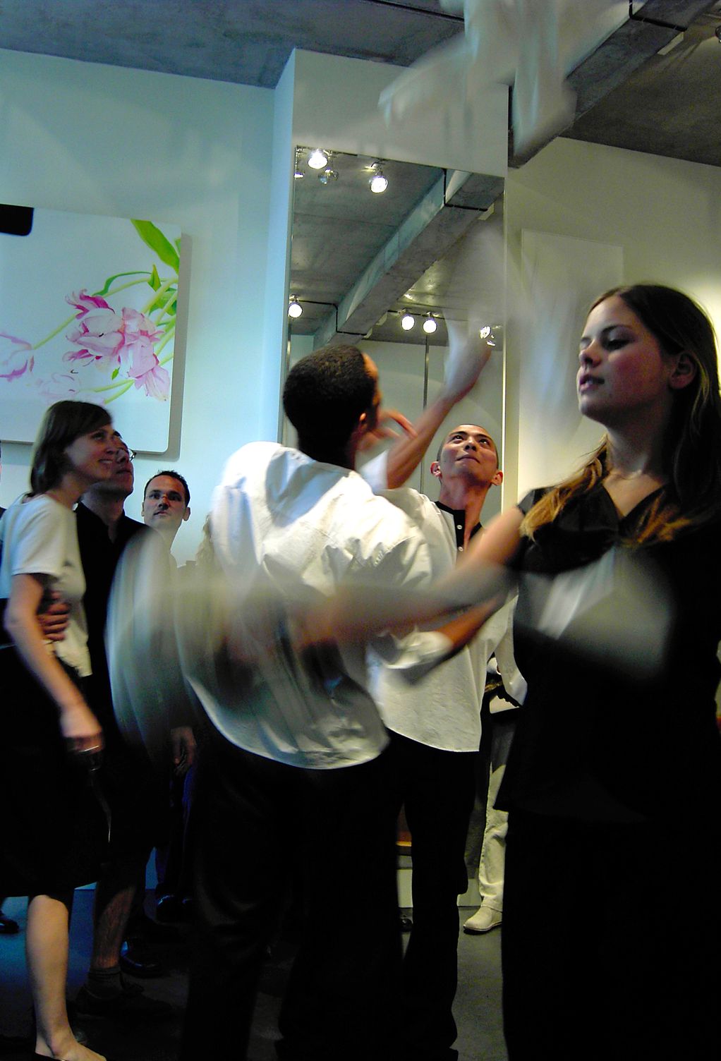 Move, photo 1 of 4